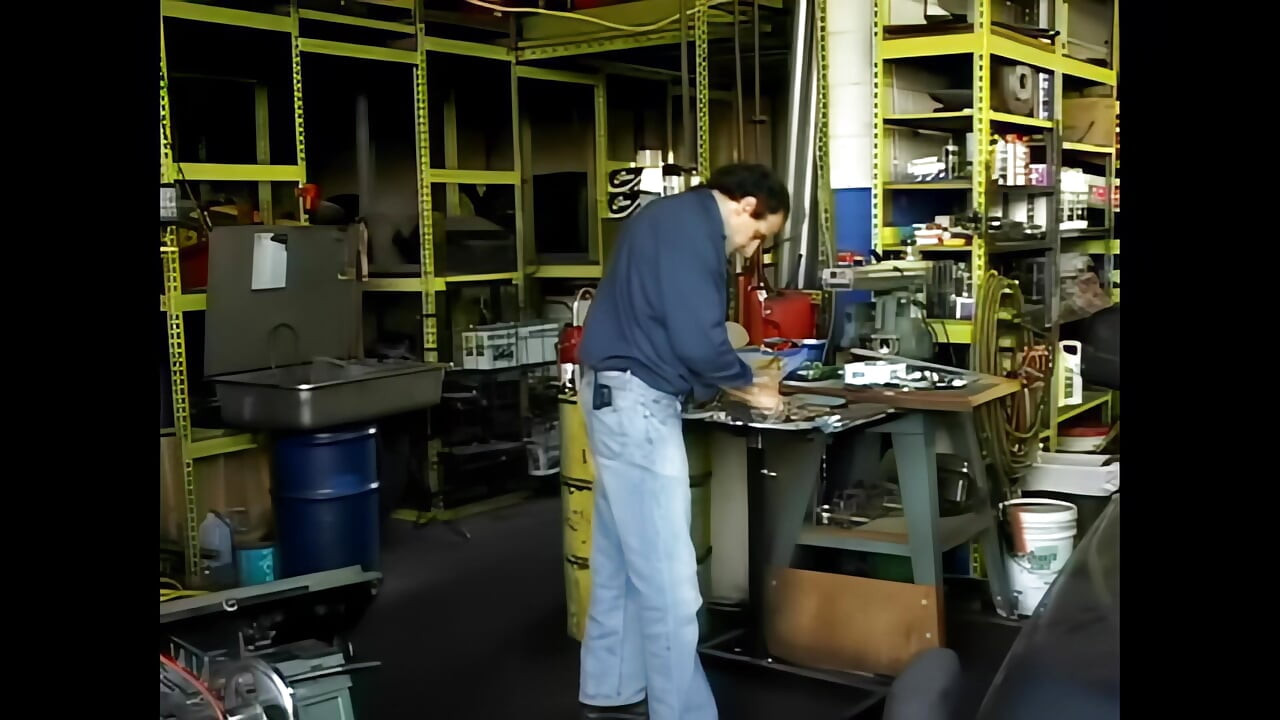 Hailey Young: Orgazm için hevesli ve iki büyük penis tarafından sertçe sikilmiş