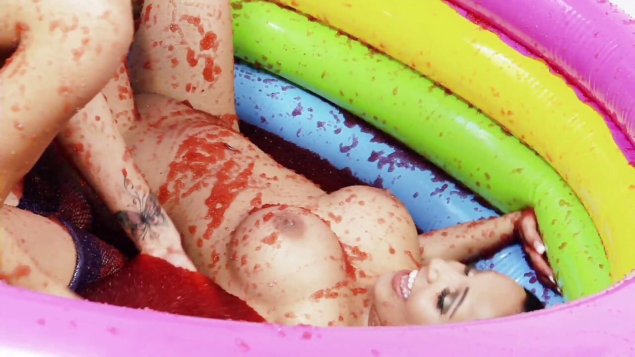 رومانا رايدر وتامي لي هما كس بني الشعر سحاقي