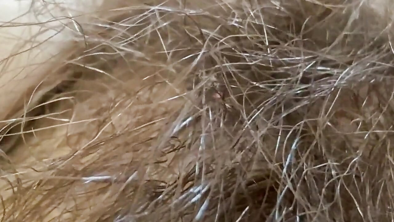 Extreme close-up grote clitoris vagina kontgaatje mond reuzes fetisj video harig lichaam!