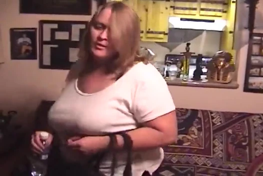BBW zeigt, dass sie jeden schwanz zum kommen bringen kann
