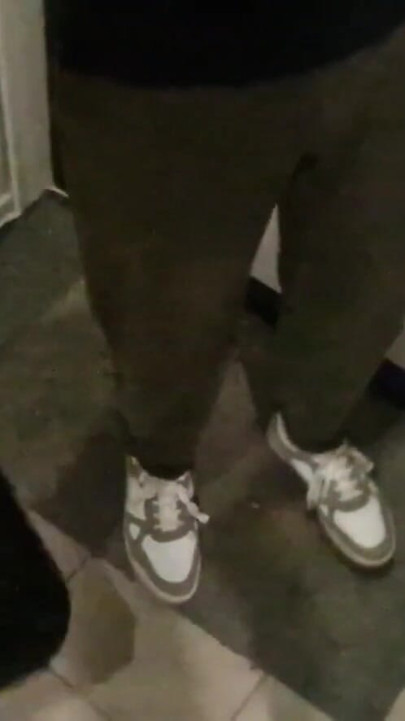 Der Pizzabote lutschte den schwanz des Kunden an der Haustür, was ein Bonus war, um das sperma für spät zu essen. | Clip 1