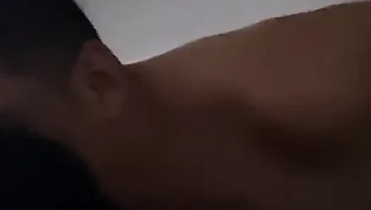 Olgun Venezuelalı kondomsuz bir müşteriyi yedi lol
