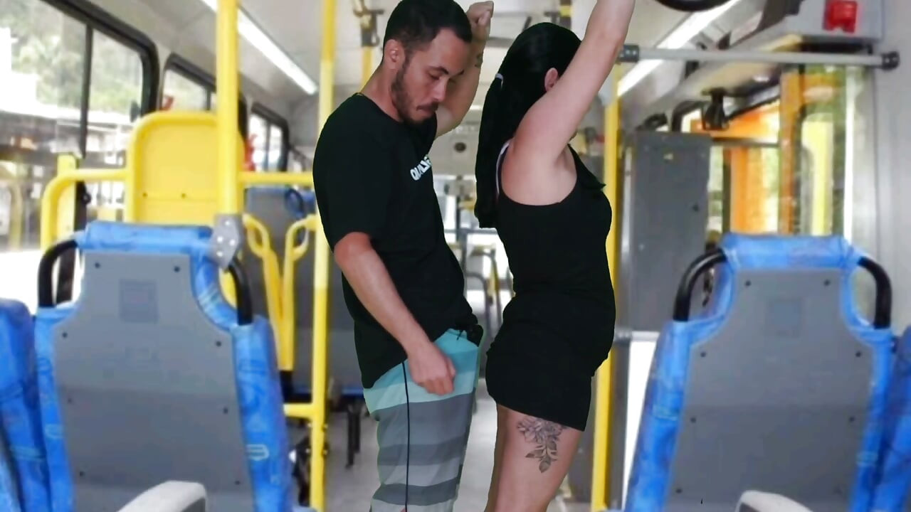 Old Scoundrel with an Encoxada and Masturbates Until He Cums on the Brunette in the Bus