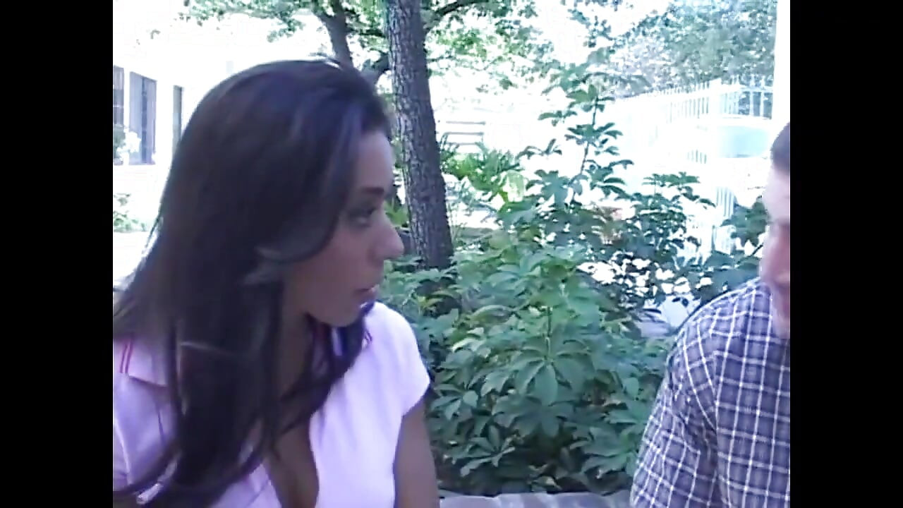 Μεγάλος πούτσος στο λαιμό μου και πολλά καυτά χύσια στο στόμα μου για μια πουτάνα