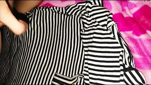 I hit my beautiful wife's pussy first with a penis, then put a finger and fucked the pussy like that, sister-in-law's pussy left the water.