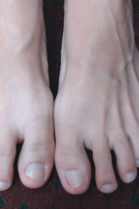 Abby's toes no polish wiggling