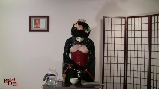 Lateks cariye Japon çay törenini gerçekleştirir