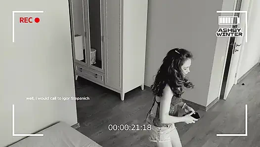 Reklamda, kirli bir yatakta ve kokan bir çarşafta garip seksimizi yorumlayan yöneticiyle garip bir seks