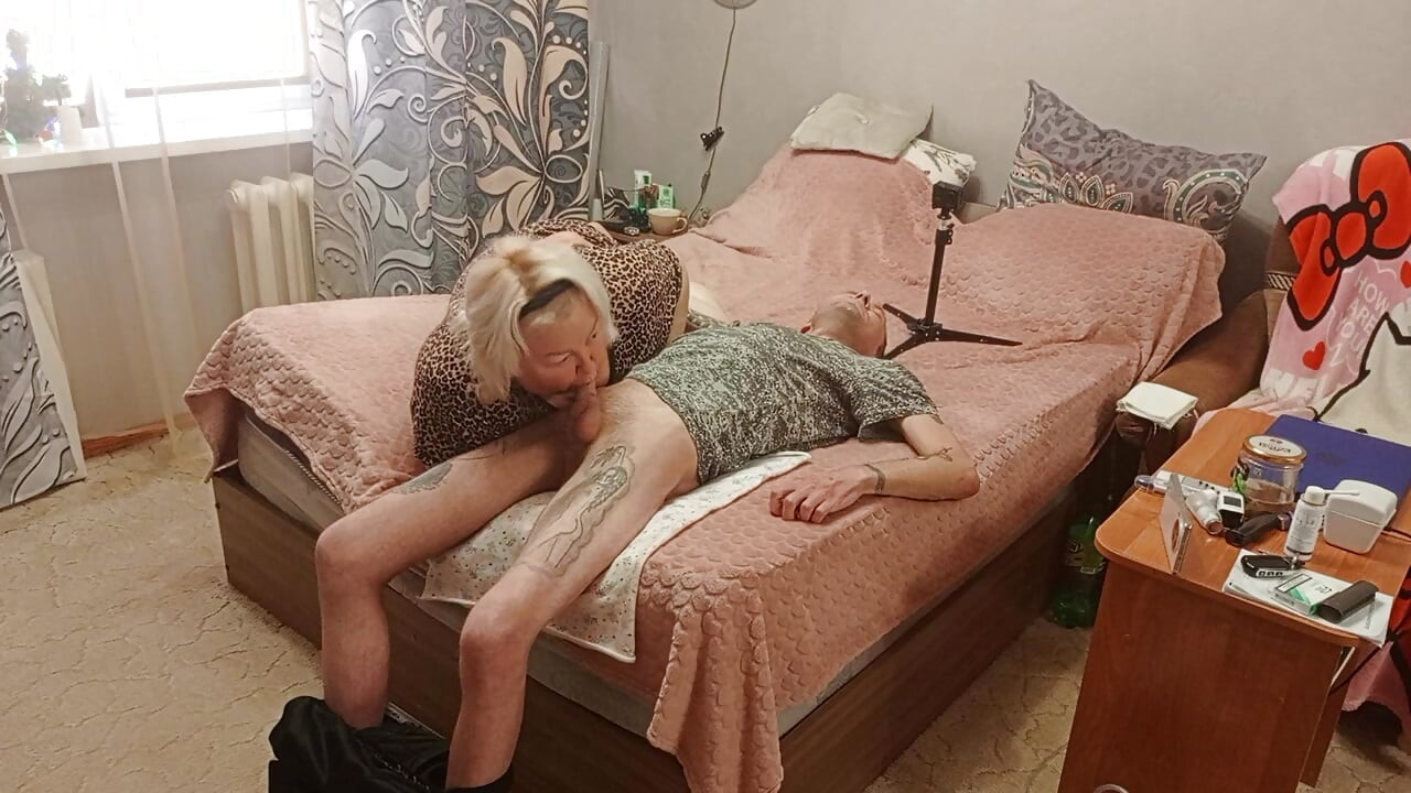 继母为了得到一口精液而吹箫