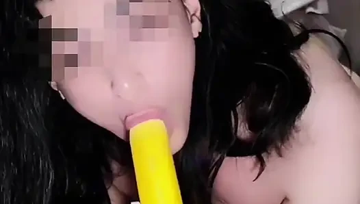 Üvey kız kardeşim Sarah'nın muzunu bilmeden götümde