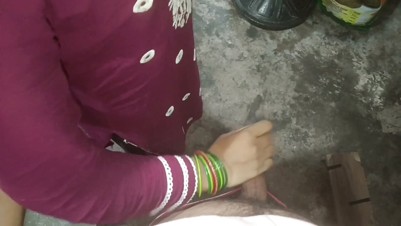 In the kitchen, the elder stepsister sucked the younger stepbrother's cock, sucked it and took out the water