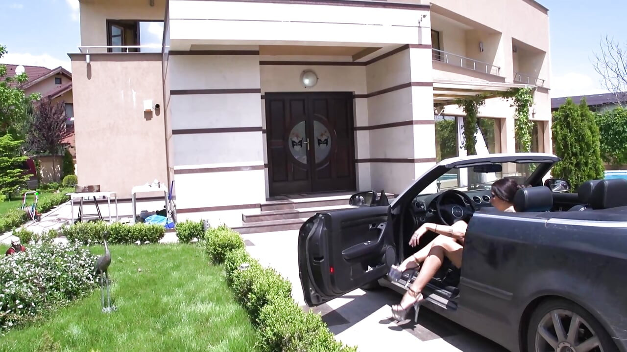Texas Patti DP Gangbang în garaj și baie