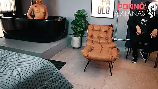 Блондинка трахается горячо, чтобы отомстить бандиту