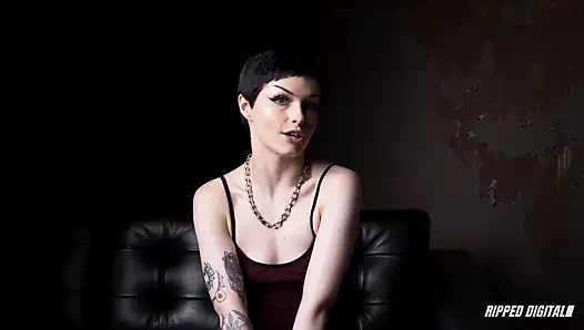 В конечном счете заставляю Raee Ripley умолить не кончить, как хорошая девушка