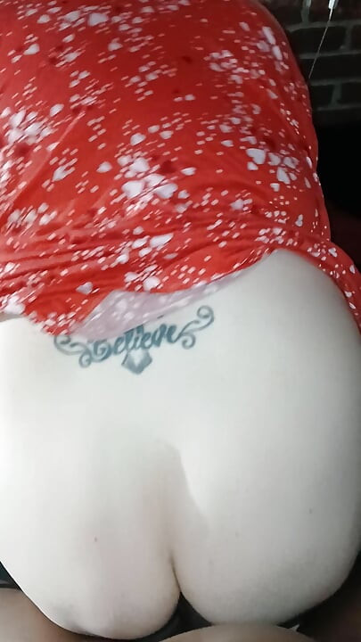 Entraînement anal, lubrifiant dans le cul et insertion