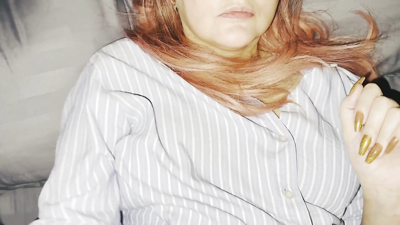 Üvey annem ile uzun zamandır beklenen bir toplantı. Uzun bir ayrılık sonrası külotunu giydim!
