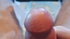 Геймерша-паренек долго испытывает оргазм со своим подгузником