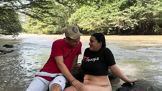 Ich habe im freien einen harten fick mit einem jungen unbekannten latino, nachdem ich mich nackt im fluss gesehen habe