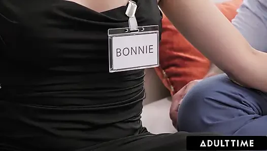 ADULT TIME - die wunderschöne emily pink genießt wilden wiedersehen-dreier mit roher doppelpenetration