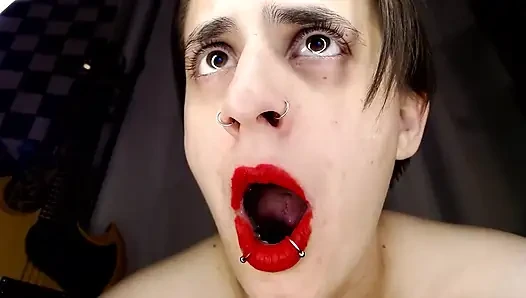 Nyepong boneka lipstik warna merah