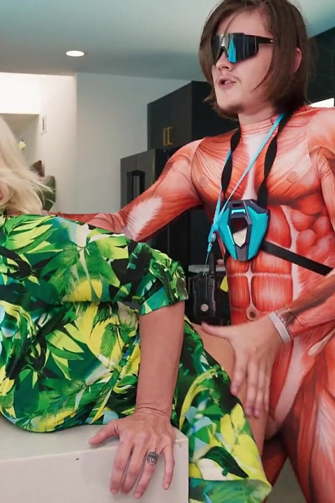 Brazzers - Kali Roses og Charli Phoenix får tepose og elsker det i Fræk 3some