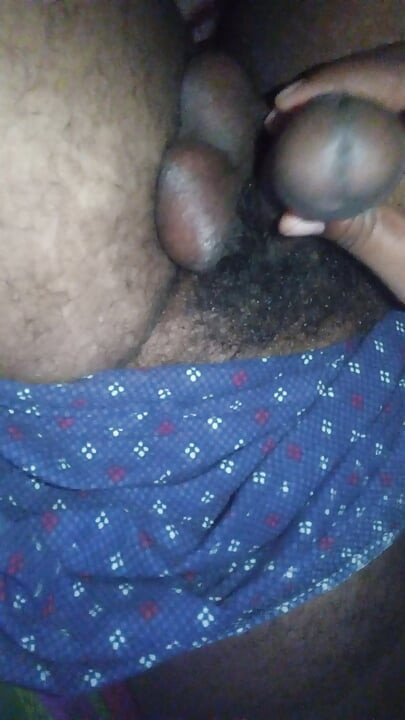 เกย์อินเดียช่วยตัวเองตอนกลางคืนกลางแจ้ง