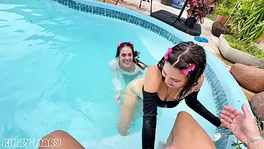 Hari musim panas yang basah sama si nakal mary berubah menjadi kekacauan murni