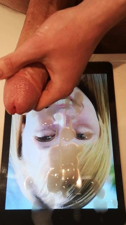 Shootin a big load of cum all over heatherm09a's pretty face