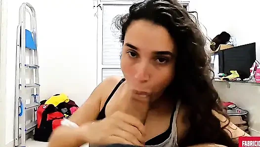 Я вышел из душа и получил минет от молодой замужней девушки!