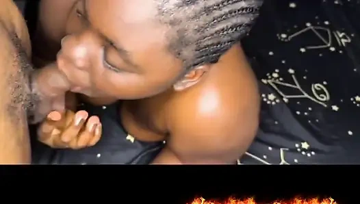 Масляный массаж превращается в глубокое проникновение в киску и горячий самостоятельный трах пальцами