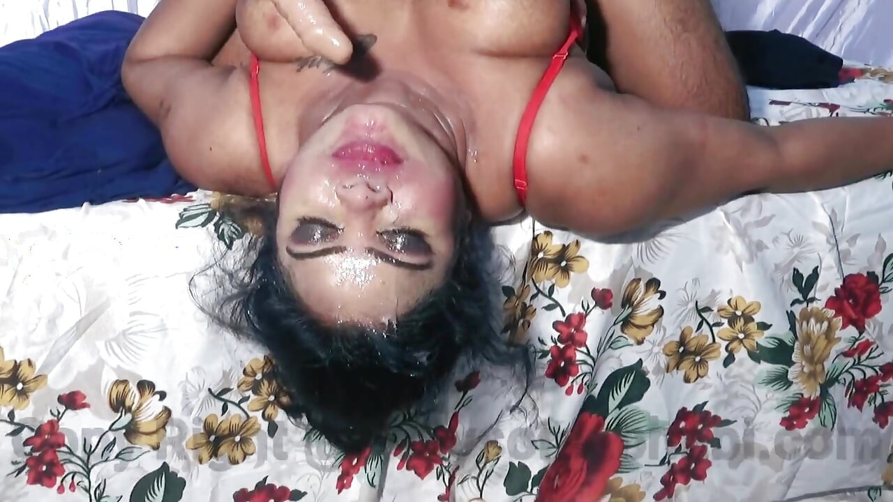 Adik tiri ditangkap oleh saudara tirinya saat melakukan seks langsung online