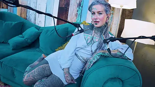 Aku berbicara tentang f - fear - asmr podcast sfw berbicara tentang gadis gothic bertato rambut gimbal