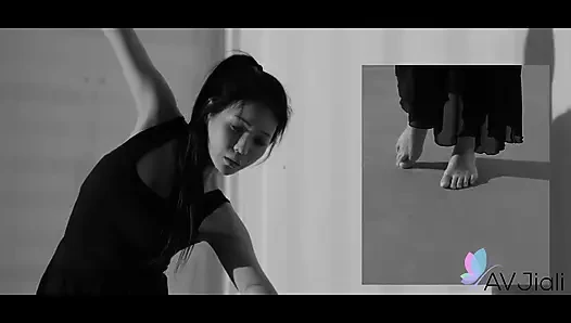 Xian'erai erotik sanat için seksi ve dansı harmanlıyor