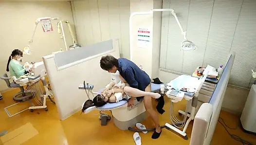 Дантист, который продолжает закрывая глаза на меня