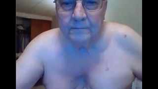 Vovô mostra na webcam