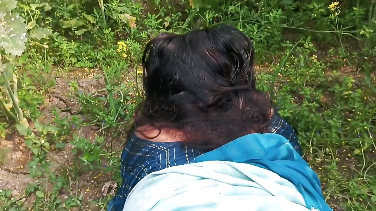 Meri Bhabhi Roj Khet Mein Bulakar Mujhse Chudwati Hai indisk sexvideo