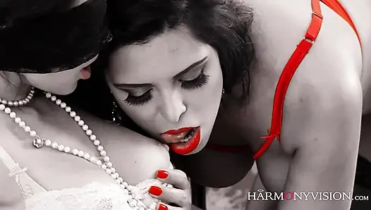 Erotic babes masturbating