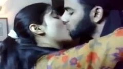 Pakistani guy Molvi kisses girlfriend