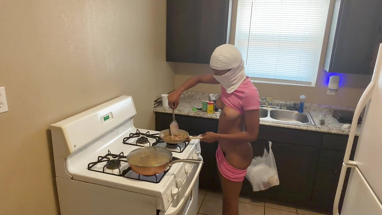 Hot babe naked making breakfast for her boyfriend m