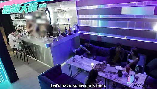 Cewek hot bertato, yaner, dientot di kamar mandi klub malam sama seniman penjemputan