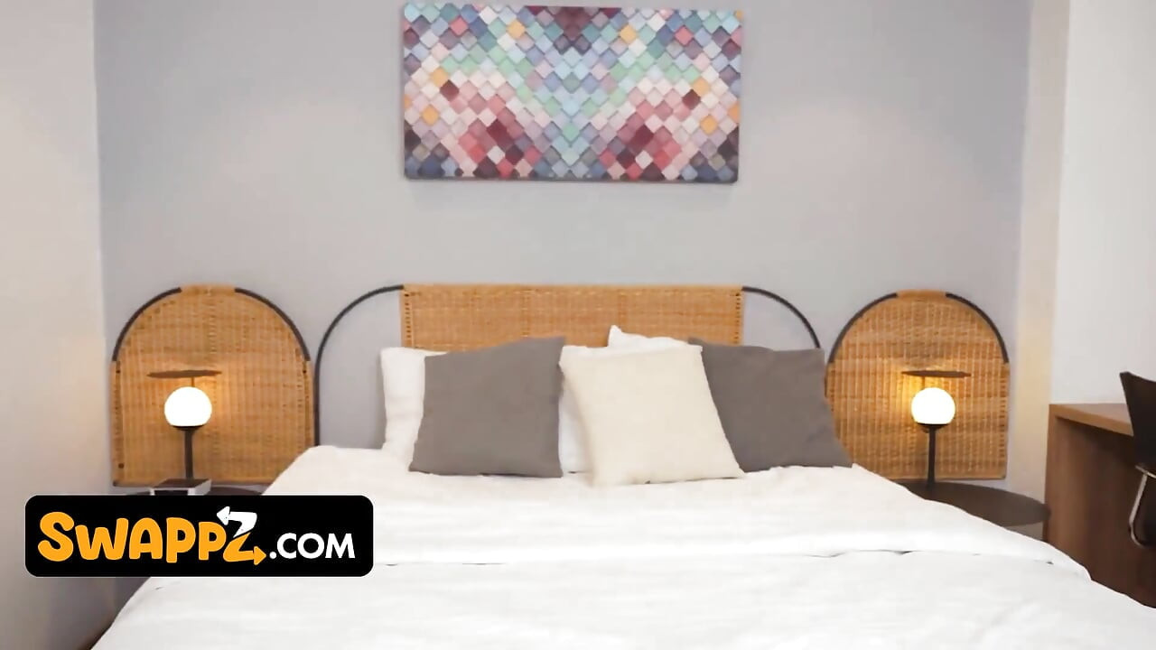 Bốn người Latinh cay annie sofia dani và milan trao đổi đối tác trong cuộc hoan lạc nóng bỏng