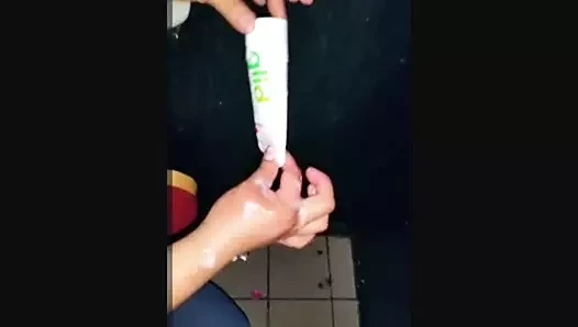 Pajote en el lavabo  oscuro
