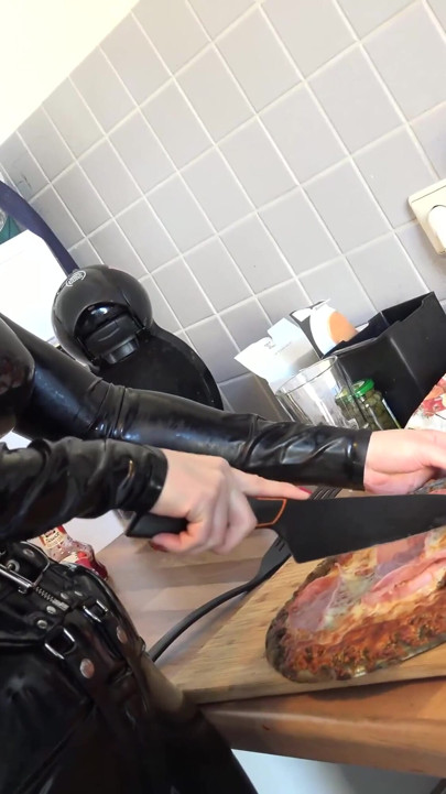 Eat unusual pizza
