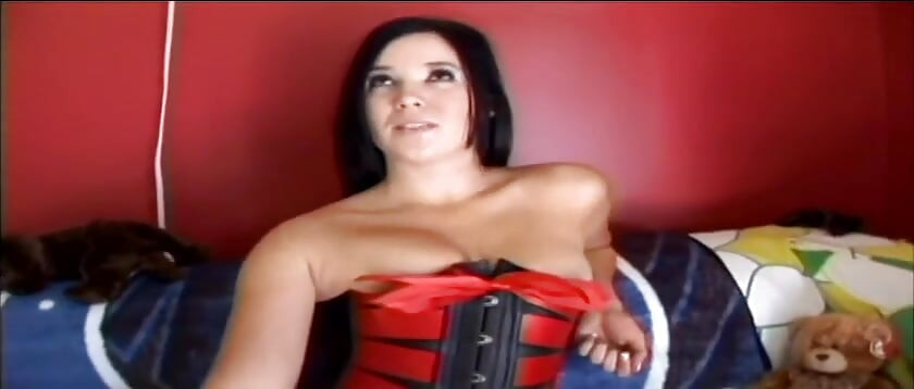 Horny babe gets on her knees to deepthroat a hard cock