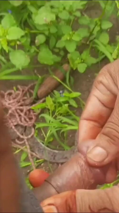 Open field jungle mein devar bhabhi ki rasleela mota land bhabhi ke mouth me dekh chuswa kar bade wali ass maar di devar ne apne sagi bhabhi ko lo | Clip 1