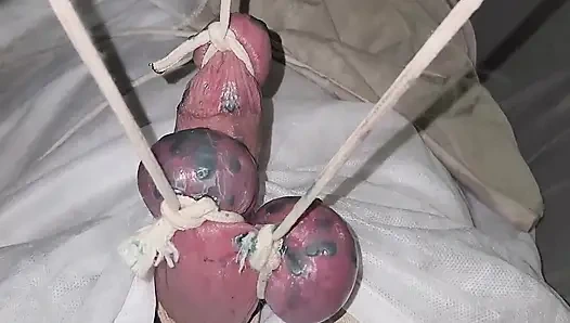 Хорошая девушка и яиц и члена завернули, взвесили и отшпилили воском