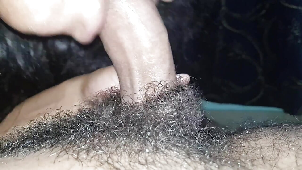 Fată indiană din sat cu abilități uimitoare de oral adânc în gât, înecare cu spermă