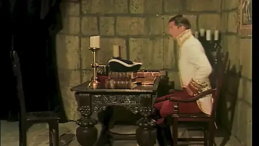 Pelayan itu mendapat pantatnya kacau oleh jenderal