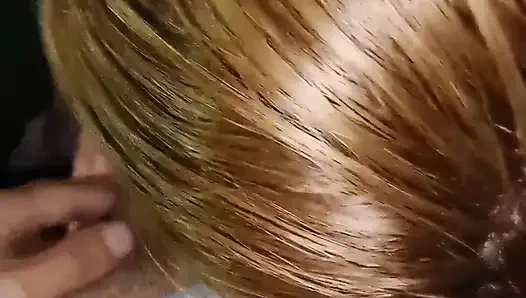 Blondine lutscht mich neben dem pc live