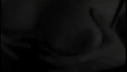 Penampil threesome biseksual di belakang layar